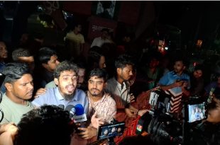 আওয়ামী লীগকে রুখে দিতে রাতেই জিরো পয়েন্টে শত শত ছাত্র-জনতার ঢল