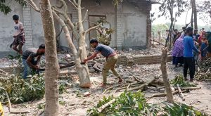 ক্ষোভে ফুঁসছে উঠেছে মাগুরাবাসী, ধর্ষকের বাড়ি গুঁড়িয়ে দিলো জনতা