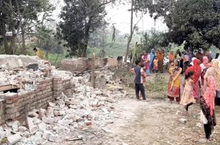 ক্ষোভে ফুঁসছে উঠেছে মাগুরাবাসী, ধর্ষকের বাড়ি গুঁড়িয়ে দিলো জনতা