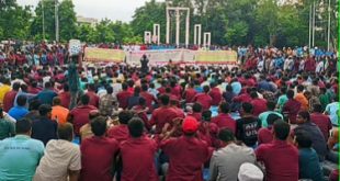 শহীদ মিনারে টানা ১১ দিন পল্লী বিদ্যুৎ সমিতির কর্মীদের অবস্থান কর্মসূচি