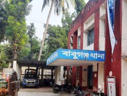 বরিশালে ডিবি পুলিশের ওপর মাদক কারবারিদের হামলা” বরিশালে ডিবি পুলিশের ওপর মাদক কারবারিদের হামলা”